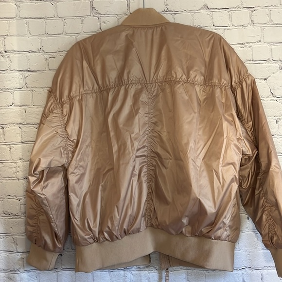 Old Navy bomber jacket puffy jacket water resistant gold tan size large - Picture 9 of 9